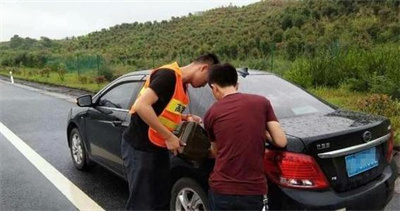  奇台道路救援告诉您汽车在路上没油该怎么办？
